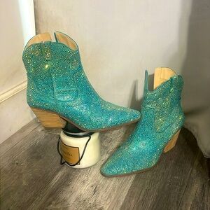 Betsey Johnson Diva Turquoise Rhinestone Cowboy Ankle Boots Booties Size 8